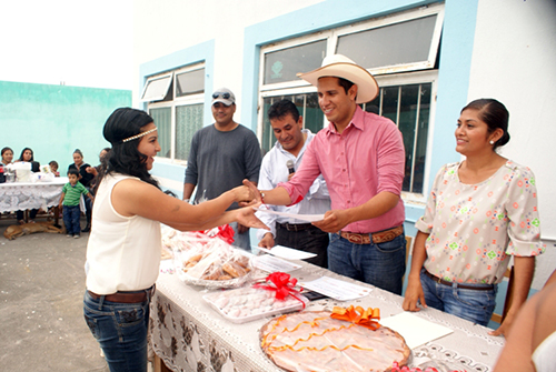 Mario Villarreal clausura talleres de panadería