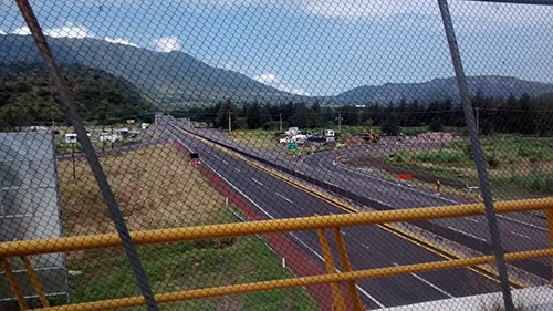 Puente vial de Jala a la autopista | Foto: Frank Cambas