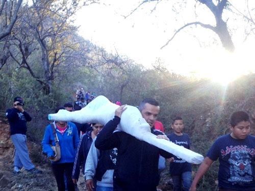 Carlos Carrillo participa en celebración del Señor de Acatique