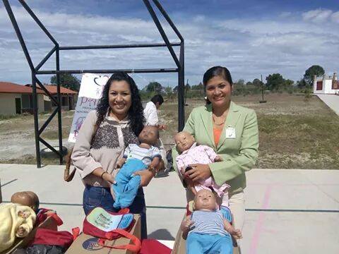 Entregan bebés virtuales a alumnas del CECYTEN, en Los Aguajes