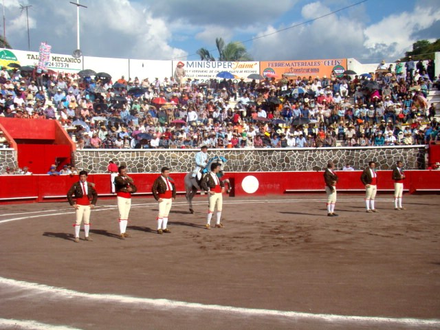 Los legendarios forcados de Mazatlán, ejemplo de bizarría en el ruedo | Foto: Archivo.