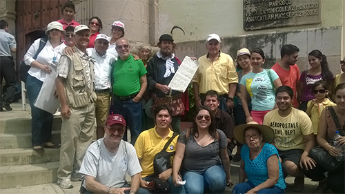 Guias y turistas en Ahuacatlán