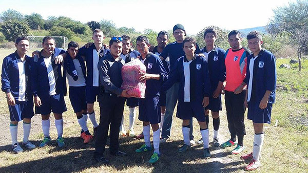 Apoya Mauricio Cortés a equipo de Marquesado