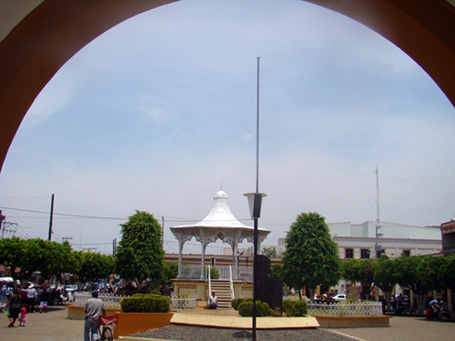 Instalan módulo de atención turística en quiosco de Ixtlán