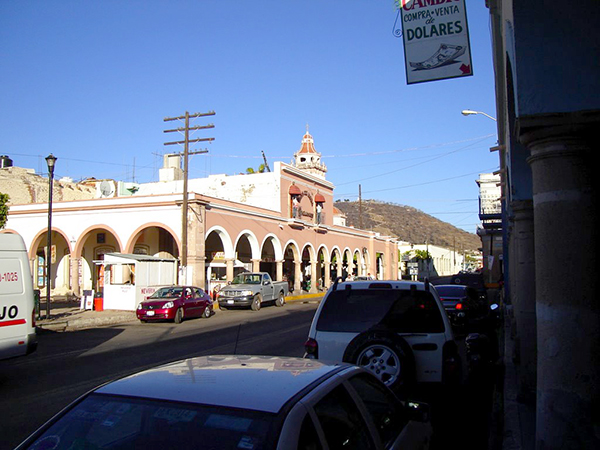 Portal Central en la Av. Hidalgo | Foto: Gerardo Alonso Montes Ruiz