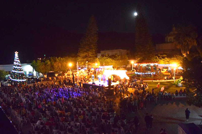 Con mega posada celebran Mario y Gaudencia a los niños de Jala