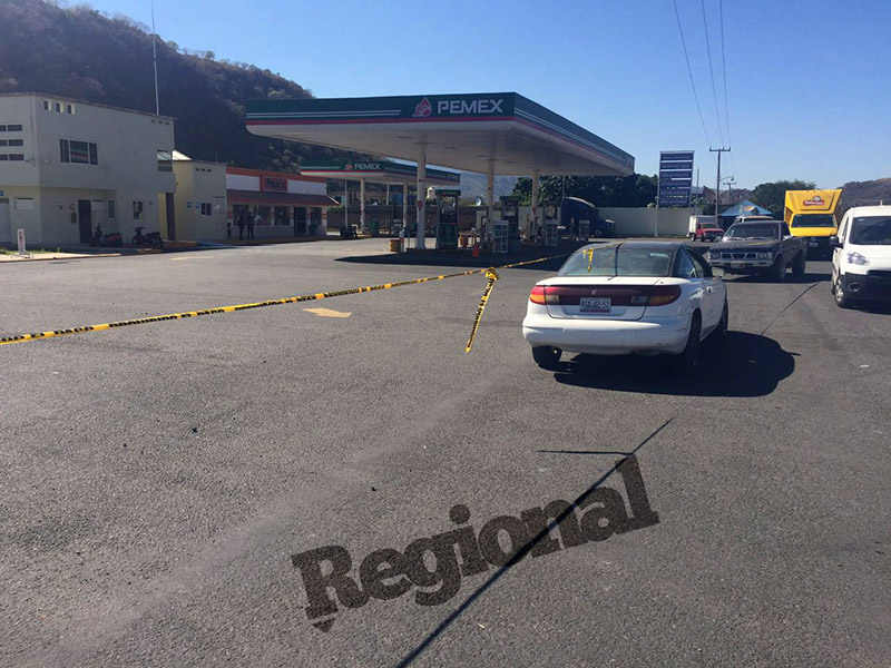 Cierran gasolineras en Ixtlán; largas colas de autos en Jala y Ahuacatlán