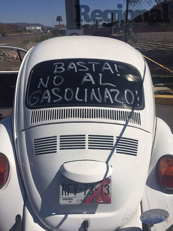 Cierran gasolineras en Ixtlán; largas colas de autos en Jala y Ahuacatlán