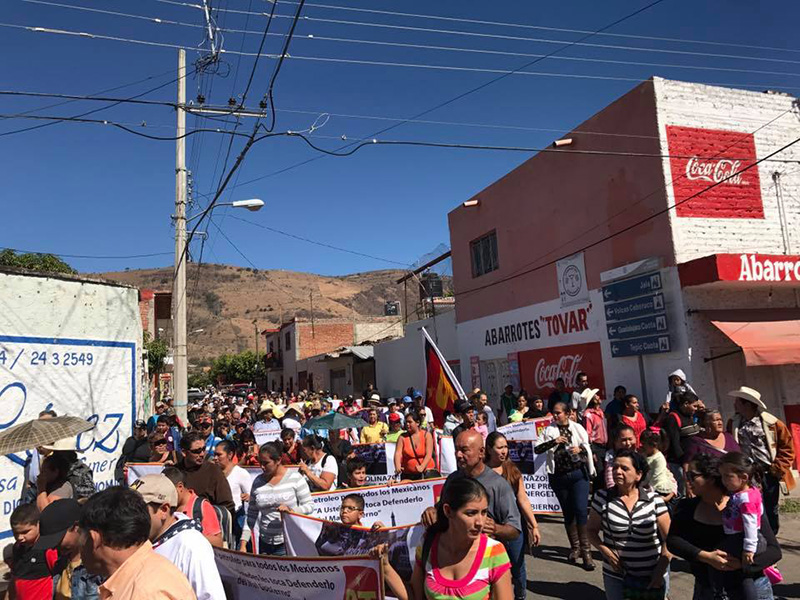 Casi un millar de personas se manifiestan en Ixtlán contra el Gasolinazo y EPN