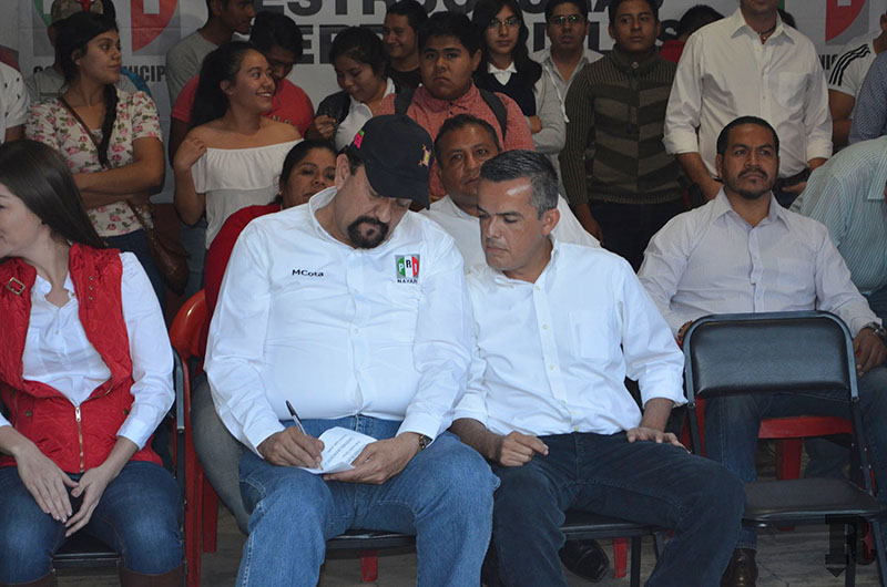 Estructuras del PRI se estremecen en las convenciones de delegados