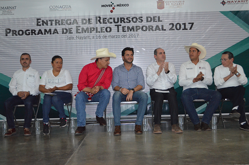 Reciben apoyo para empleo temporal de manos de Roberto Sandoval