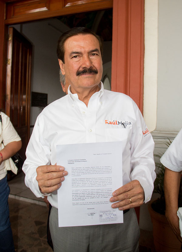 Nadie acudió al debate con Raúl Mejía