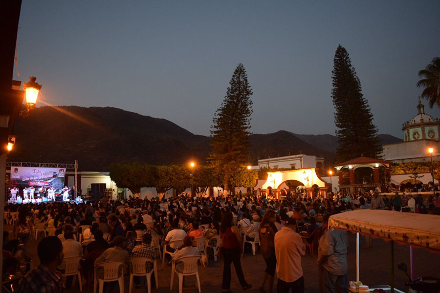 ¡Exitoso festival por el Día de las Madres en Jala!