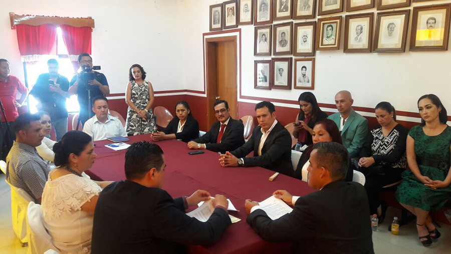 Toma protesta Carlos Carrillo como presidente de Jala