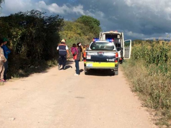 Niño toma camioneta de su papá, choca y muere prensado