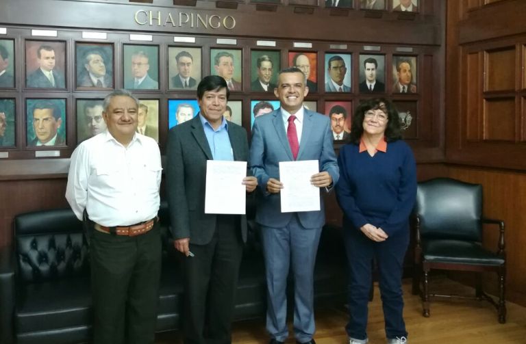 Firma Carlos Carrillo convenio con Universidad Autónoma de Chapingo