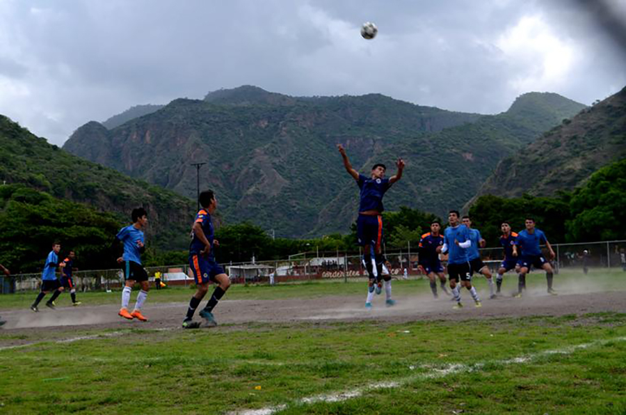 Express, a pie y medio del campeonato