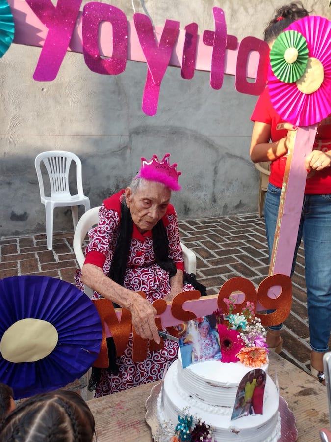 ¡Gran ágape para Yoyita  en su 99 cumpleaños!