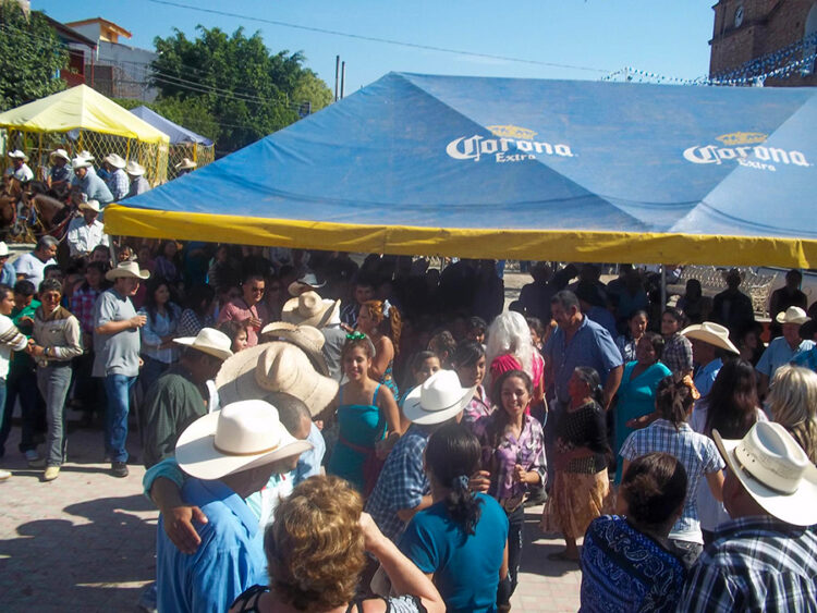 Habitantes de Tepuz se alistan para sus fiestas patronales