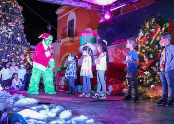 Divertido espectáculo navideño ofreció el gobierno de Ixtlán