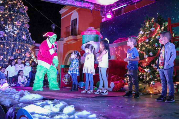 Divertido espectáculo navideño ofreció el gobierno de Ixtlán
