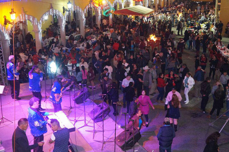 Banda Marquéz y la Sonora Dinamita, en el Baile de la Fogata 