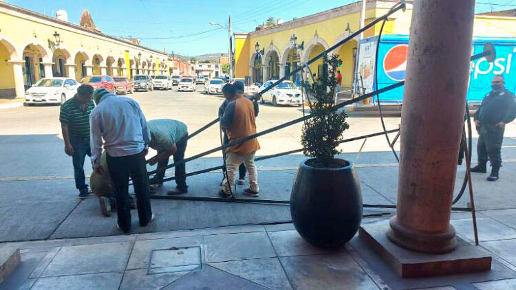 ¡Sí habrá adornos navideños en el centro de Ahuacatlán!