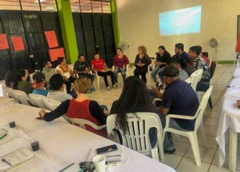 Imparten taller de liderazgo y maestría personal en Amatlán 