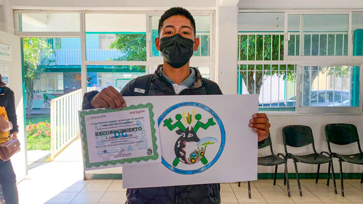 Gana Gabriel Silva concurso de logo del CBTA 247 en Jala