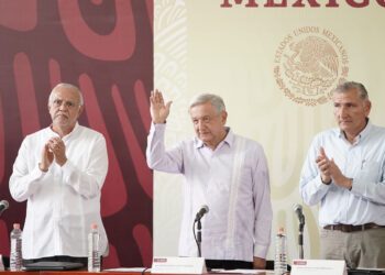 ¡Con todo su gabinete, López Obrador inicia acciones para apoyo de Nayarit!