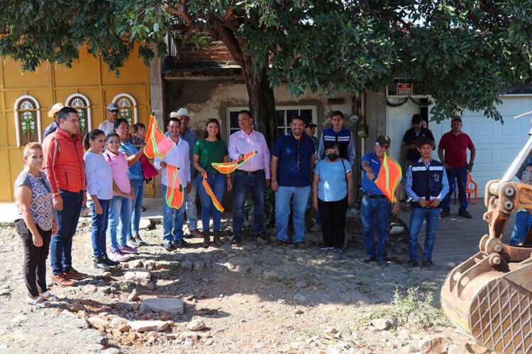 Dan banderazos a importantes obras en Ixtlán