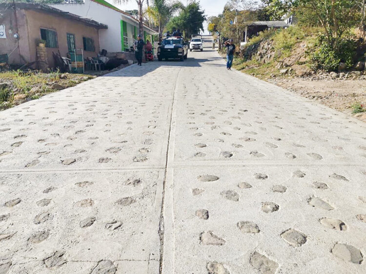 32 obras se ejecutan en Jala para rehabilitar caminos y puentes