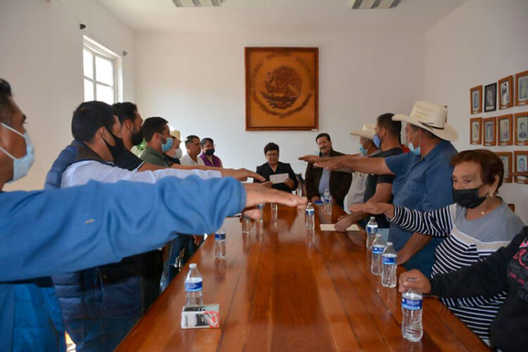 Entregan nombramientos y toman protesta a jueces auxiliares y CACs 