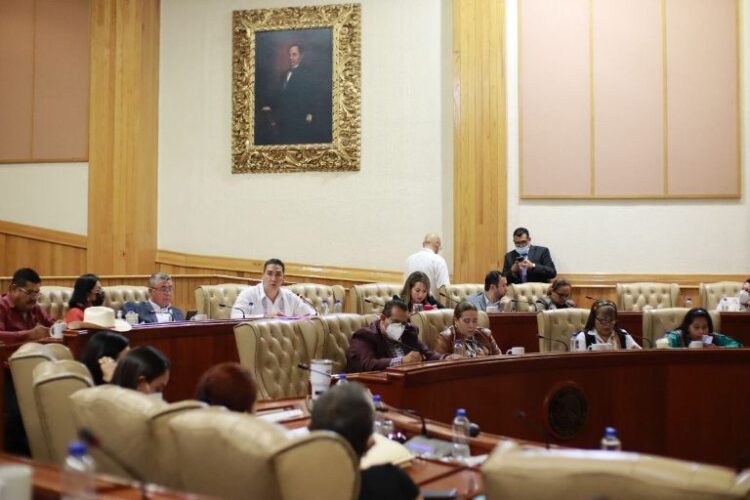 Pago puntual de impuestos permitirá mejores resultados a nayaritas: Julio López Ruelas