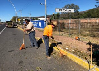 Limpian bulevar y desazolvan Río Ahuacatlán