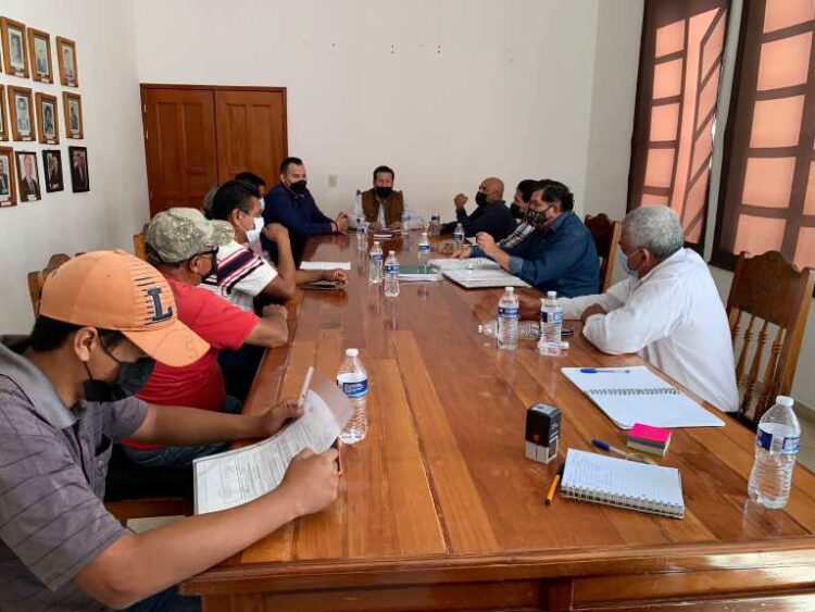 Apoya gobierno de Ahuacatlán regularización de asentamientos