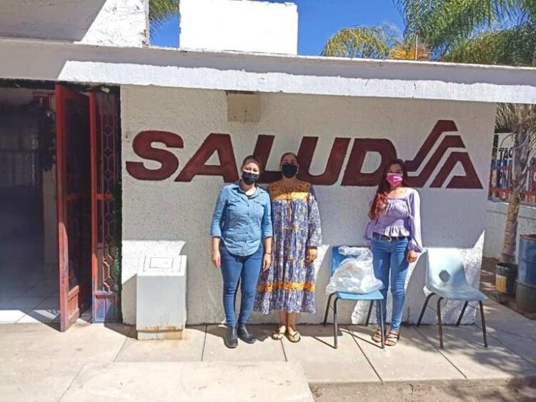 Regidoras de Ahuacatlán donan material de limpieza y medicamentos a clínicas