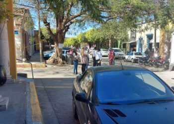 Polémica en Ahuacatlán por posible reubicación de taxistas