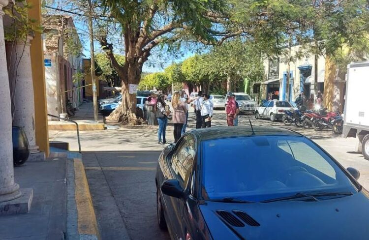 Polémica en Ahuacatlán por posible reubicación de taxistas
