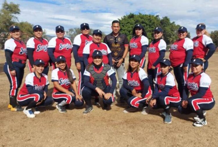 Sureñas de Ahuacatlán estrenan uniforme