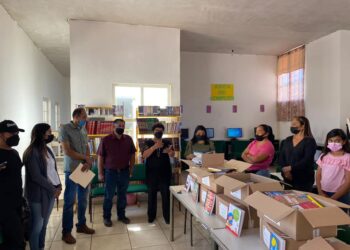 Entregan 516 nuevos libros a la Biblioteca Pública de Ahuacatlán