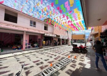 Buen avance en adornos de la 5 de mayo en Ixtlán