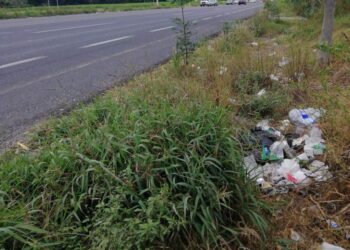 Carretera Ahuacatlán — Santa Isabel, llena de basura