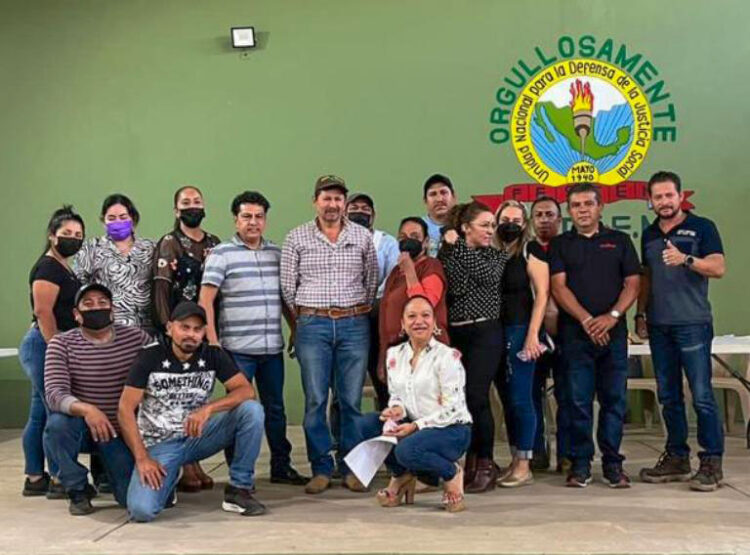 Burócratas de Ahuacatlán estrenan secretario general