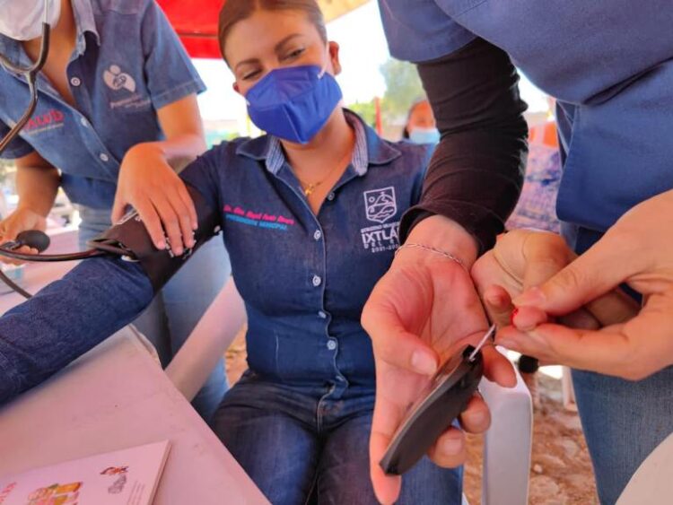 Pone en marcha Elsa Nayeli módulo de salud itinerante