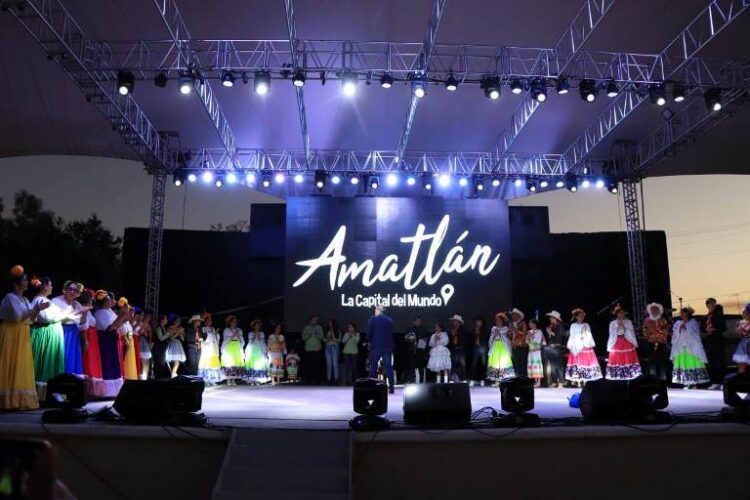 Presenta Amatlán su folclor y gastronomía en Feria de Nayarit
