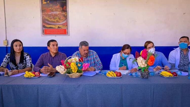 Analizan problemas de salud en comunidades de Jala