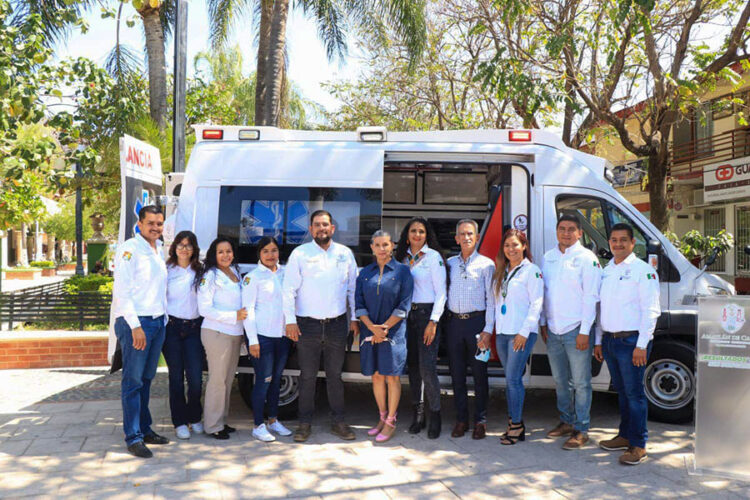 Entrega Grupo Mirasol nueva ambulancia al municipio de Amatlán