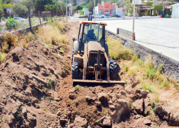 Inicia primera etapa de limpieza de afluentes y alcantarillas en Ahuacatlán