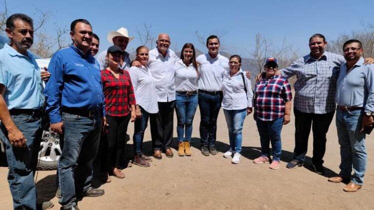 Contentas familias de la sierra de Ixtlán por construcción de empedrado en carretera